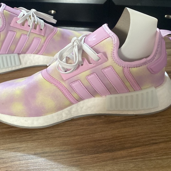 New Adidas Women’s NMD_R1 Size 7 Women Pink and Yellow - Picture 8 of 14